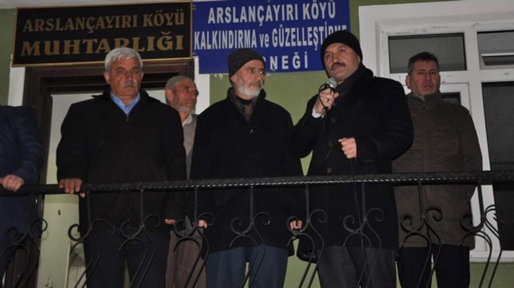 Usta’dan Aslançayırı’nda Balkon Konuşması!