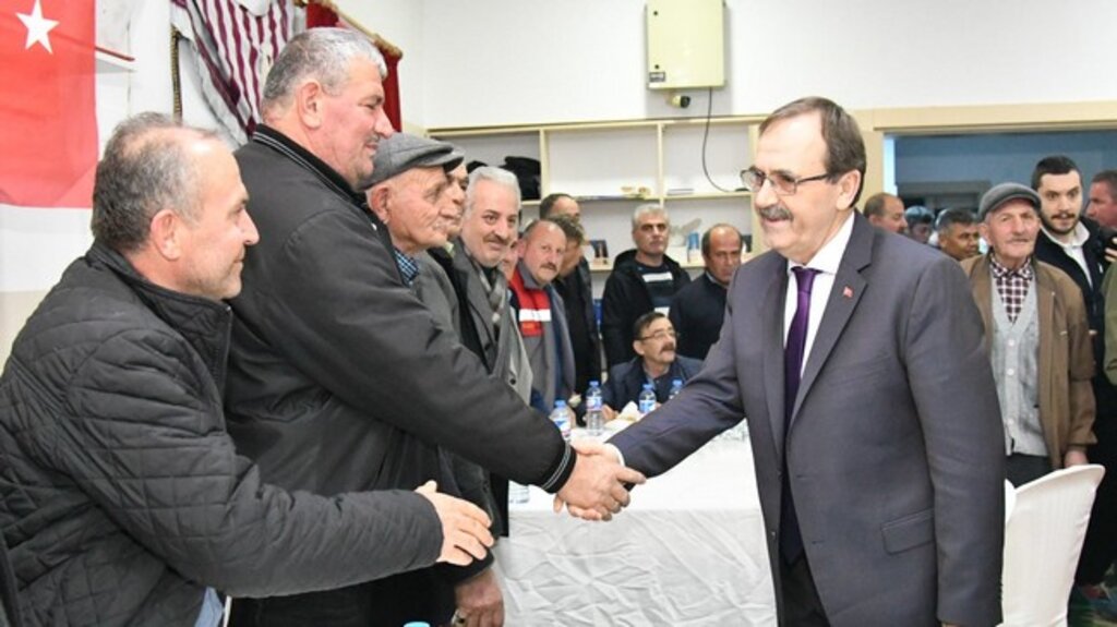 Zihni Şahin'e Köy Konağı'nda Sevgi Seli!