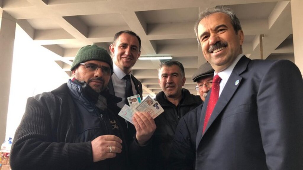 Hayati Tekin'e Kimlik Soran Vatandaş Pişman Oldu!