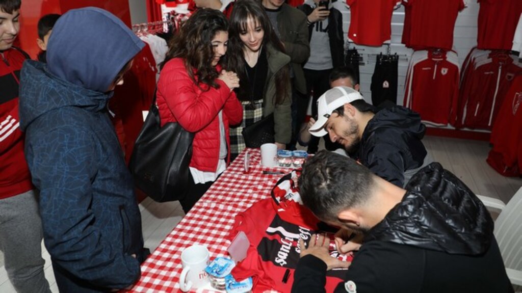 Samsunsporlu Oyunculardan Taraftara İmza!