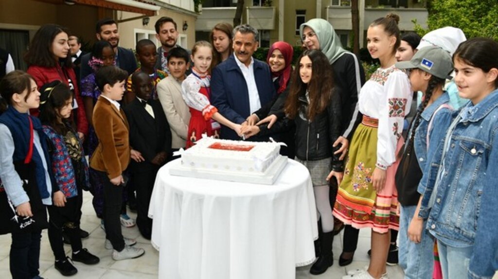 Vali Kaymak Misafir Çocukları Ağırladı!