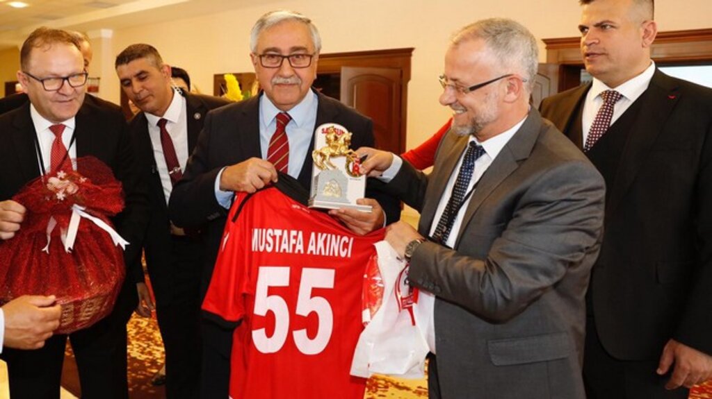 Başkan Çakır’dan KKTC Cumhurbaşkanına Samsunspor Forması!