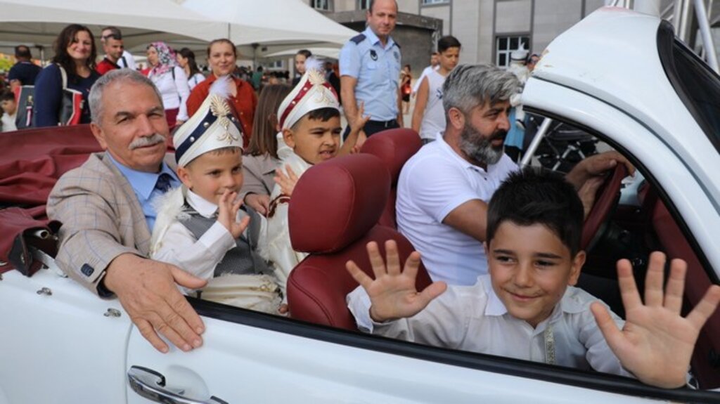 Çocukluktan Delikanlılığa İlkadım’da Geçtiler!