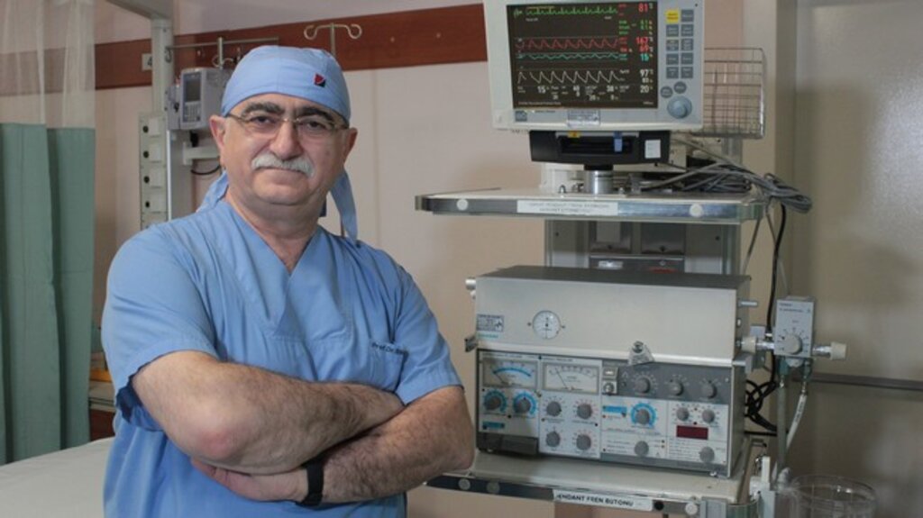 Ünlü Kalp Cerrahı Sönmez’den Reçetesiz İlaç Uyarısı!