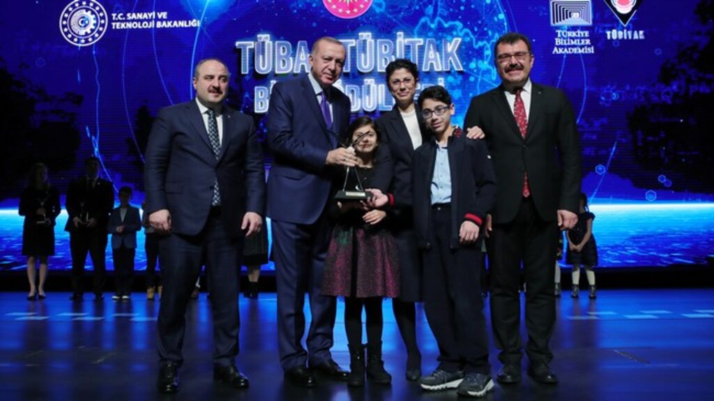 OMÜ Öğretim Üyesi TÜBİTAK Teşvik Ödülü'nü Cumhurbaşkanı'nın Elinden Aldı!