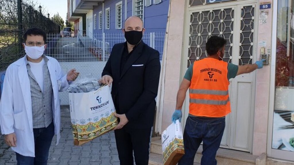 Tekkeköy’de Tüm İlçe Halkına Kapı Teslimi Maske!