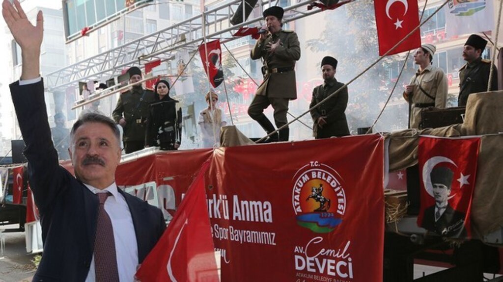 Atakum Caddeleri 19 Mayıs’ta Tiyatro Ve Müzikle Renklendi!