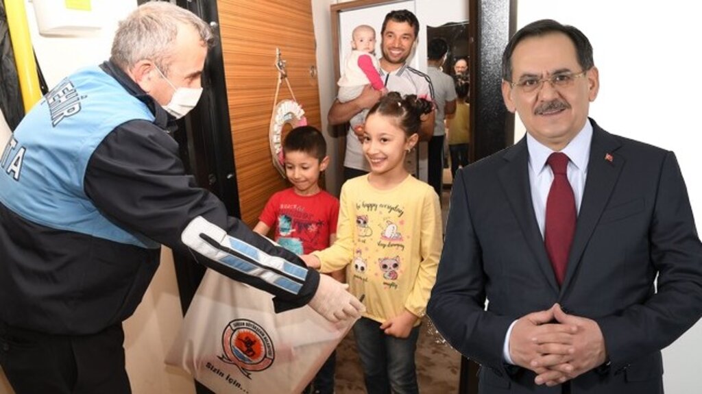 Başkan Demir’den Çocuklara Hediye!