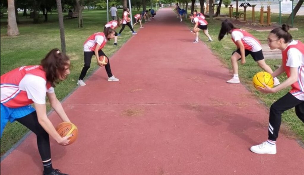İlkadım Kız Basketbol Takımı Antrenmanlarını Doğaya Taşıdı!