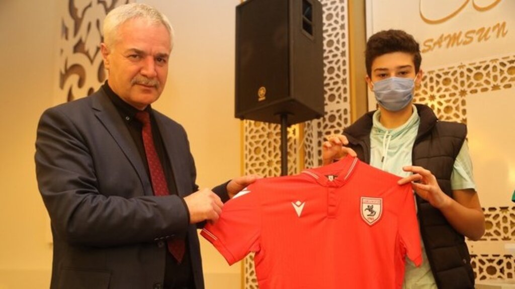Başarılı Öğrencilere Samsunspor Forması Hediye Edildi!