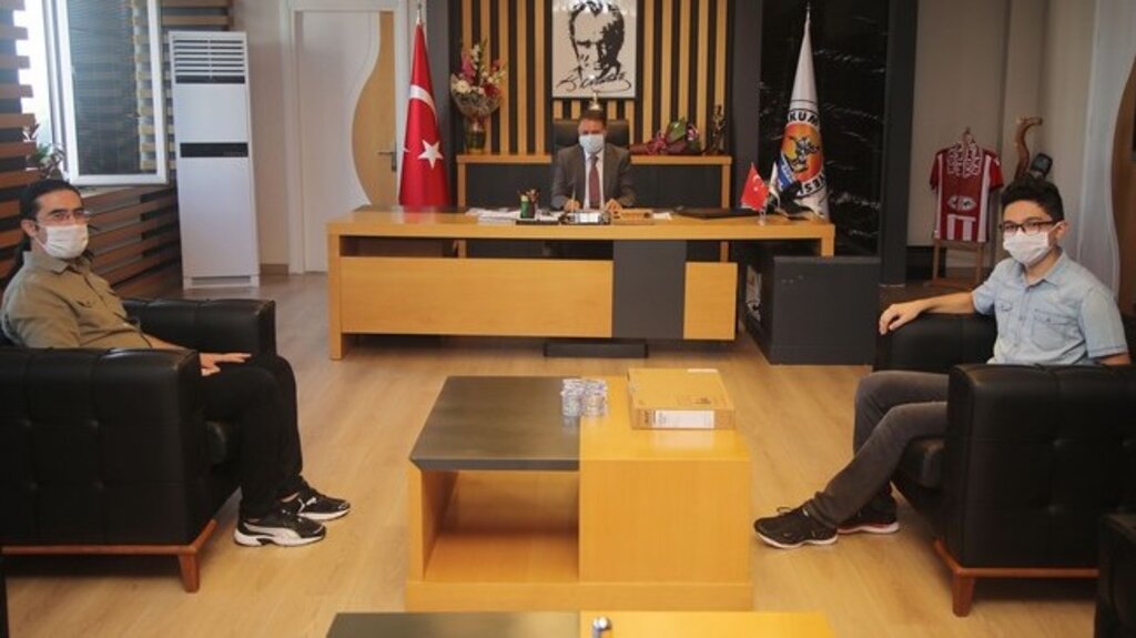 Başkan Cemil Deveci LGS Samsun Birincisini Ödüllendirdi!