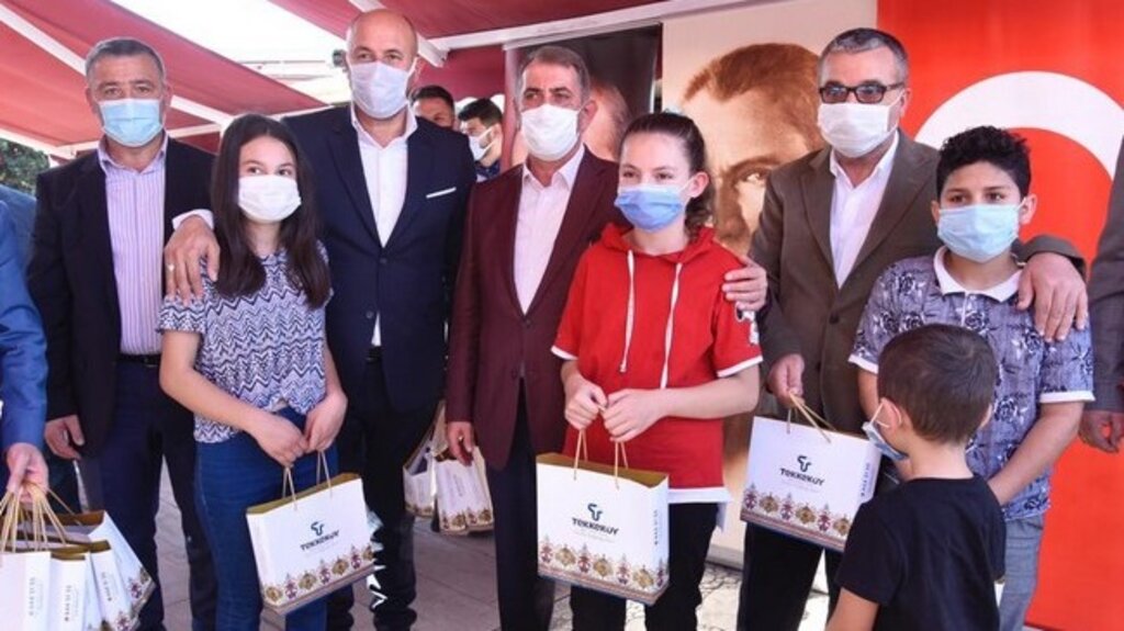 Tekkeköy’de İhtiyaç Sahibi Tabletsiz Öğrenci Kalmadı!