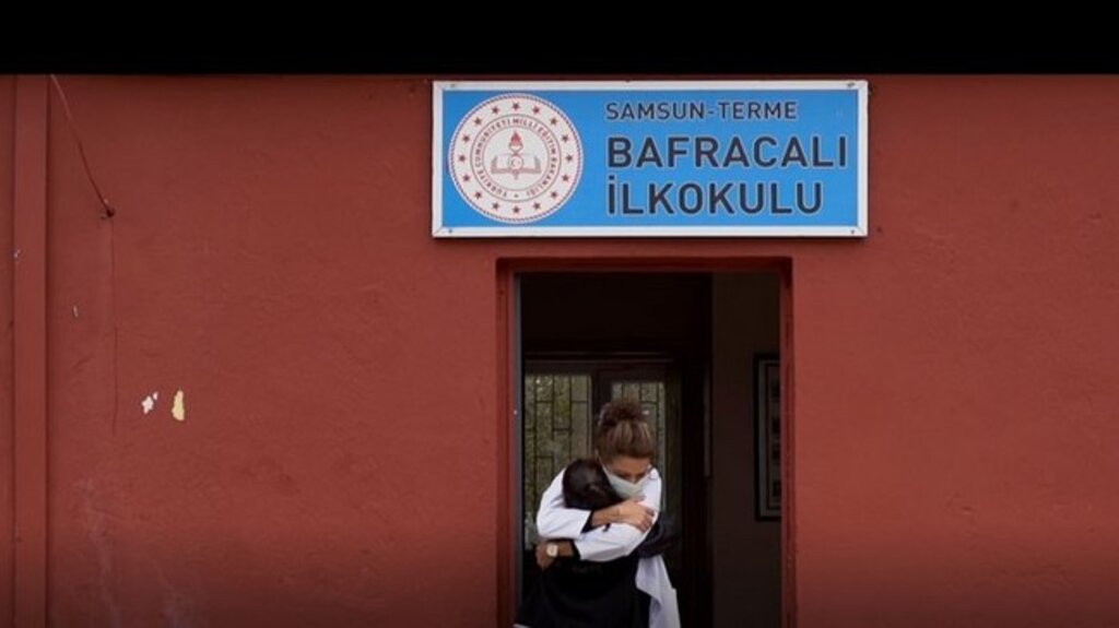 Terme Belediyesi'nden Anlamlı Klip! 'Sen Çok Yaşa Öğretmenim'