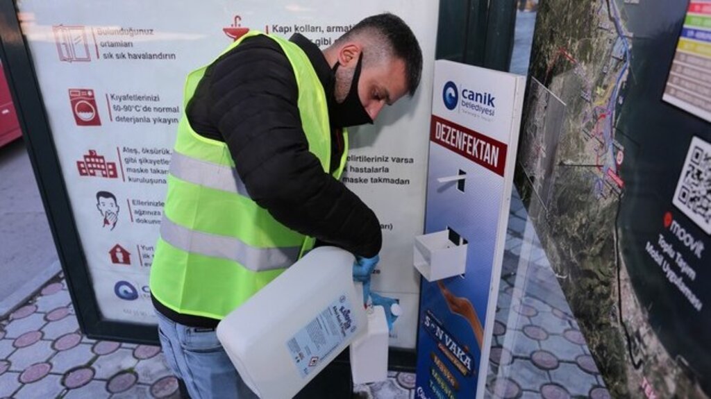 Canik’te Duraklara Dezenfektan Stantları Kuruluyor!