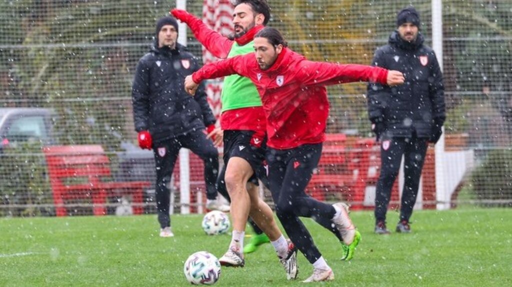 Samsunspor’un Altay Mesaisi Kar Altında Başladı!