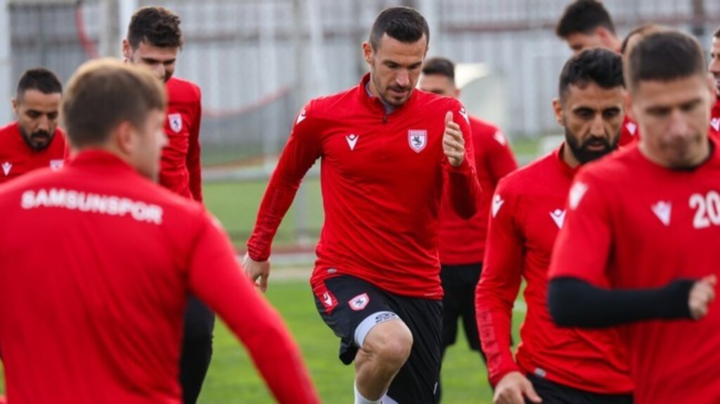 Samsunspor’un Yeni Transferi Antrenmana Çıktı!