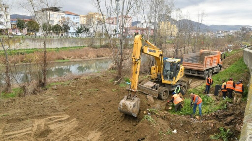 Büyükşehirden Mert Irmağı’nda Temizlik Çalışması Başladı!