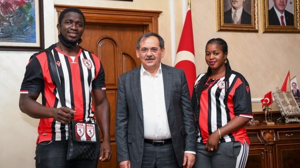 Senegalli Çiftten Başkan Demir'e Ziyaret!