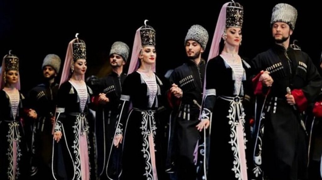 Kafkaslardan Gelen ‘Kabardinka’ Rüzgârı!