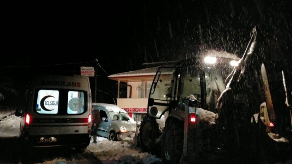 Kara Saplanan Ambulansların İmdadına Samsun Büyükşehir Yetişti!