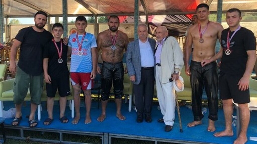 İlkadımlı Güreşcilerden Bayram Turnuvalarında 36 Madalya!
