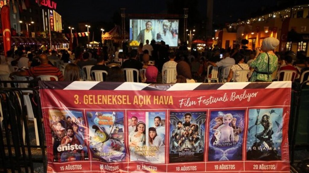 İlkadım Geleneksel Açık Hava Film Festivali ‘Aykut Enişte’ İle Başladı!