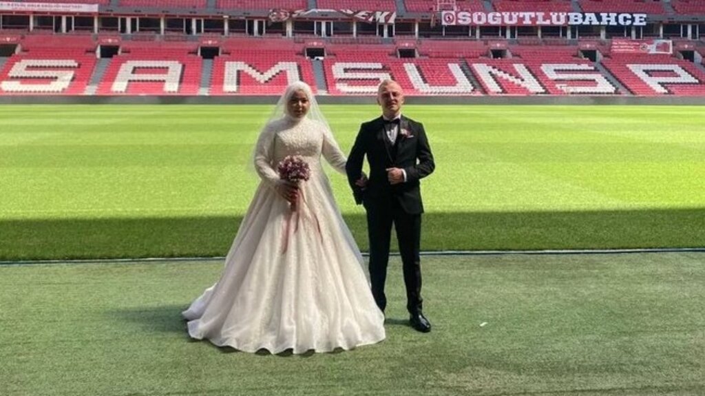 Fanatik Damat Nikâhtan Önce Eşiyle Stada Gitti!