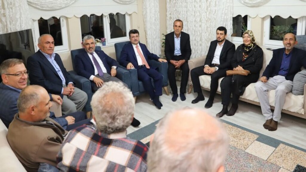 AK Parti'den Bafra'ya Çıkarma! Aynı Anda Onlarca Eve Misafir Oldular…