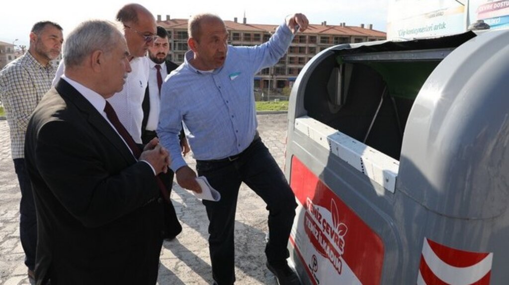 İlkadım Belediyesi’nden Çevreci Çöp Konteynerleri!