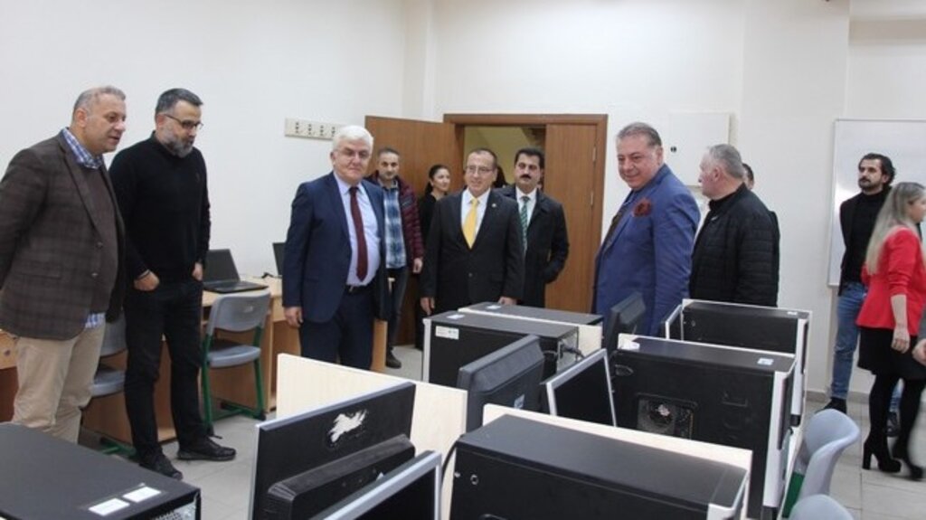 Çarşamba Ticaret Borsası MYO’da Bilgisayar Laboratuvarı Bağışlarla Yenileniyor!