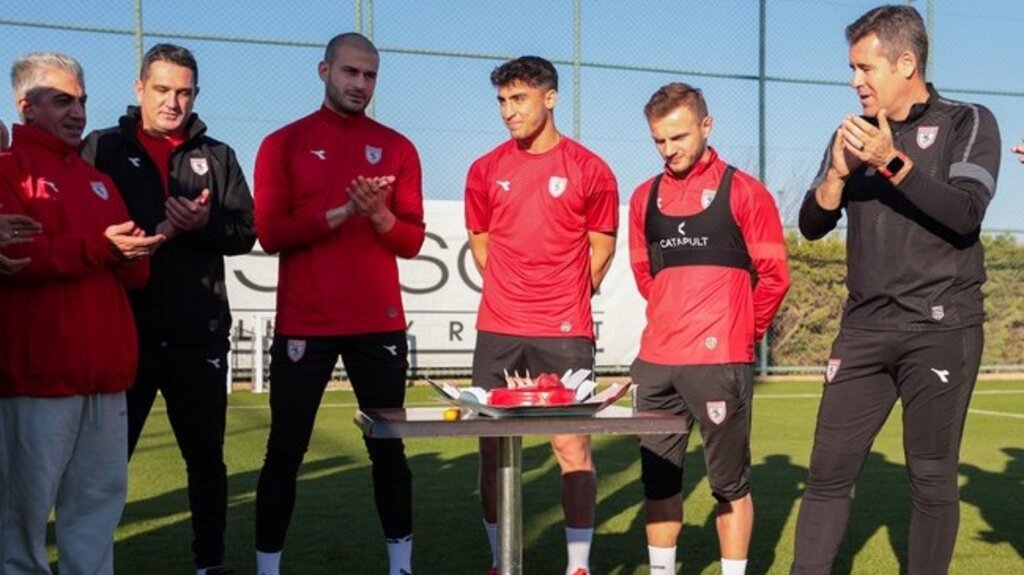 Samsunspor’un Antalya Kampında Kutlama!