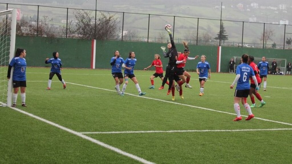 Dişi Kramponların Mücadelesinde Gol Sesi Çıkmadı!