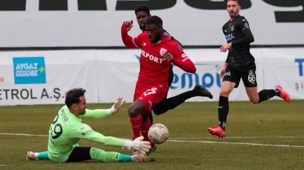 Samsunspor Manisa'da Fırsat Tepti!