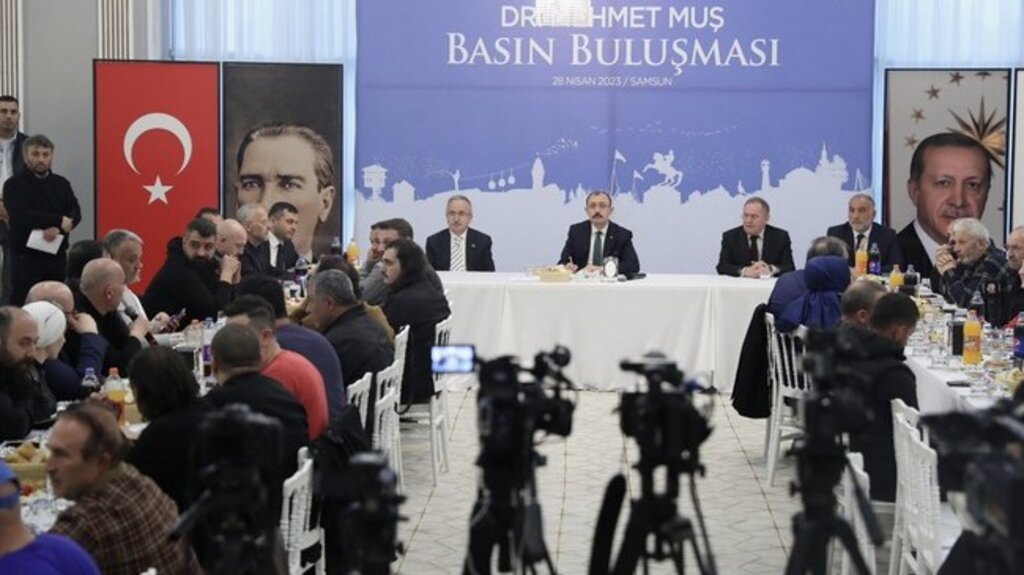 Ticaret Bakanı Muş, Samsun'da Gazetecilerle Bir Araya Geldi!