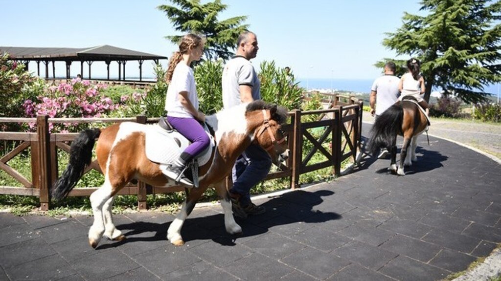 Samsun’da Çocuklara Karne Ve Bayram Hediyesi!