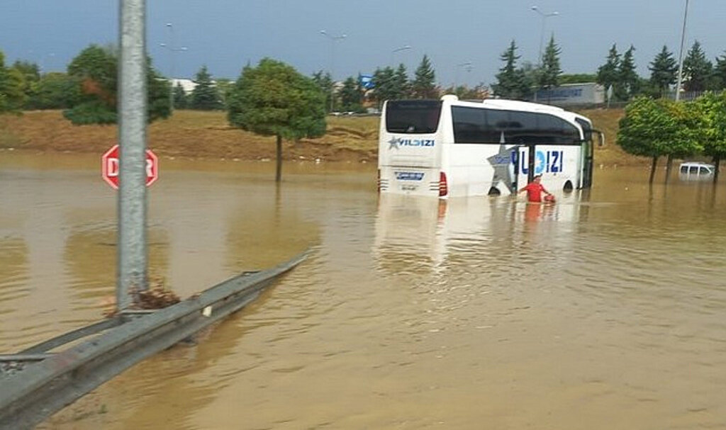 Samsun’da Mahsur Kalan 17 Kişi Kurtarıldı!
