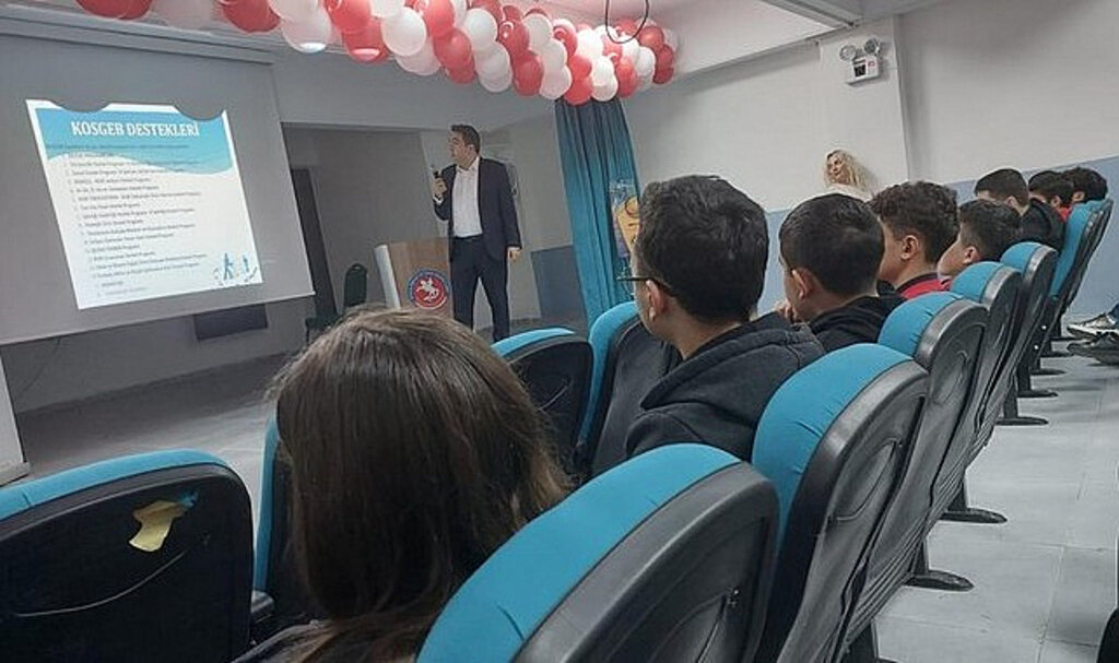 Lise Öğrencilerine Samsun Kariyer Eğitimi Programı Başladı!
