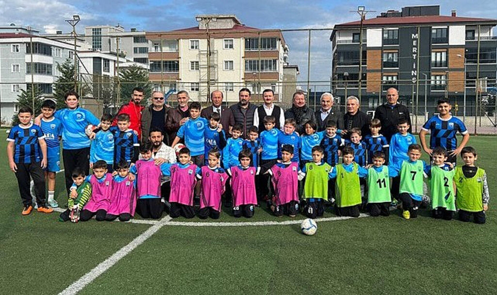 Gençlerden Yahya Çınkıl'a Yoğun İlgi!