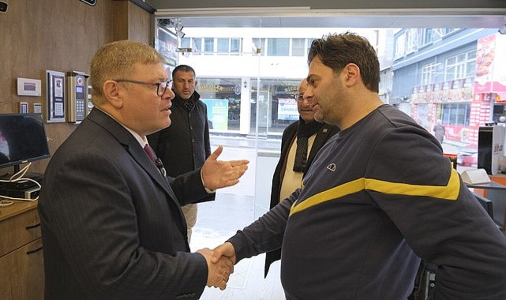 Adem Güney, ‘Eli Sopalı, Gardiyan Belediyecilik Yapmayacağız’!
