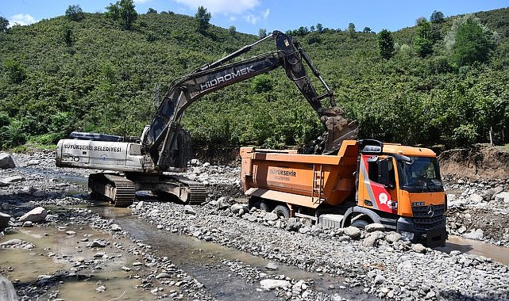 Büyükşehir Aşırı Yağış Sonrası Hasarları Hızla Gideriyor!