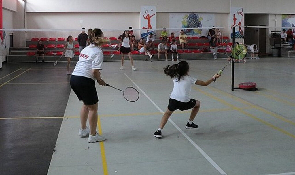 Veliler Ve Çocukları Badmintonda Yarıştı!