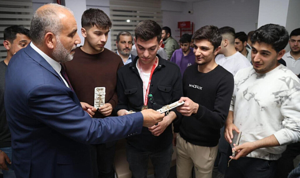 Öğrenciler İstedi Başkan İbrahim Sandıkçı Yaptı! 