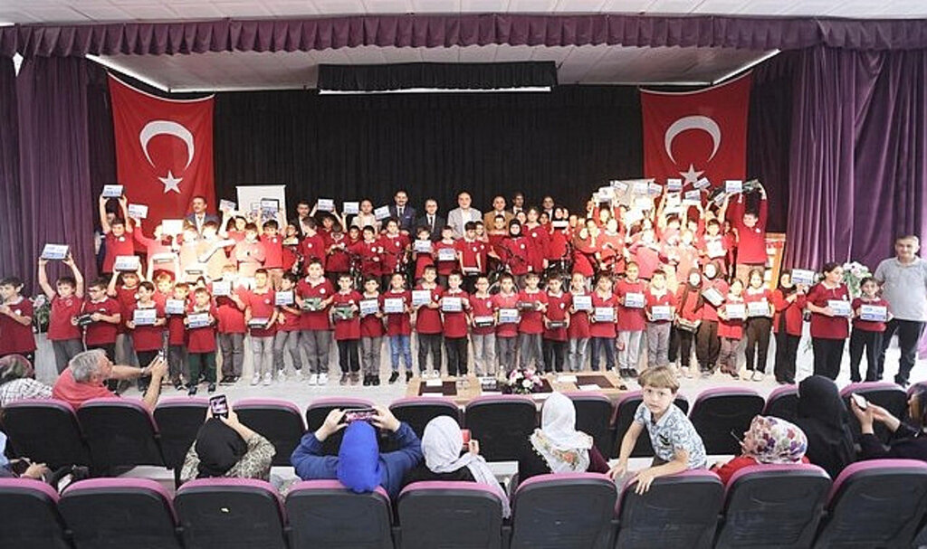 Başkan İbrahim Sandıkçı'dan Öğrencilere Ödül!