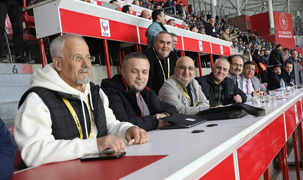 Samsun Protokolü Fenerbahçe Maçını Basın Tribününden İzledi! 