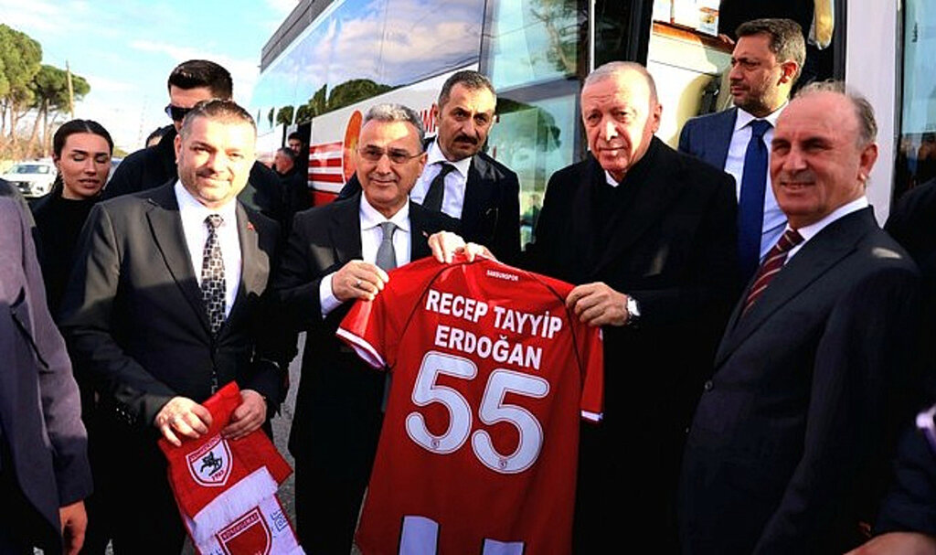 Başkan İhsan Kurnaz'dan Cumhurbaşkanı Erdoğan'a 55 Numaralı Forma!