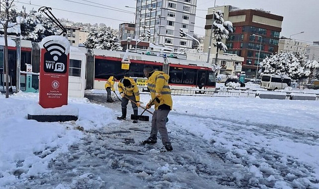 Büyükşehir 17 İlçede 800'den Fazla Personel 500'den Fazla Araç İle 7/24 Sahada!