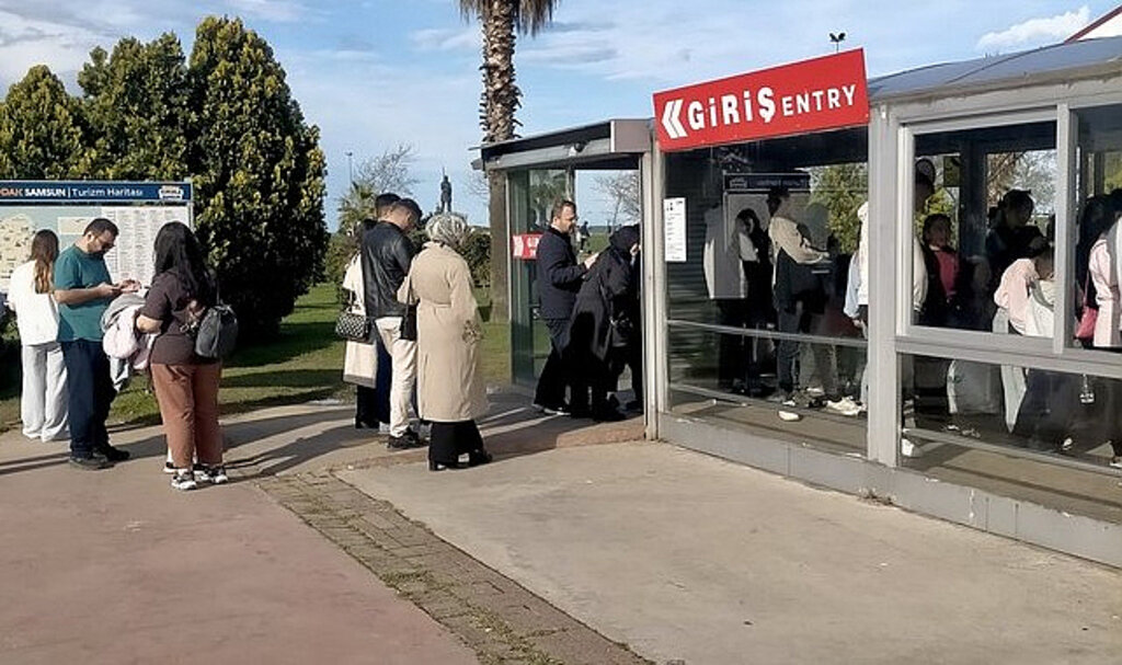Yenilenen Teleferiğe Tatilde Yoğun İlgi!