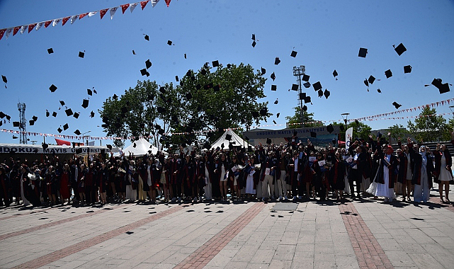 OMÜ İİBF'de Mezuniyet Sevinci! 