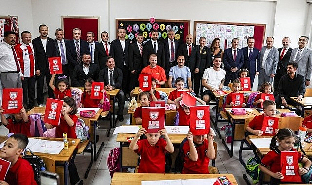 Bu Şehrin Çocukları Samsunsporludur Projesi İle Öğrencilere Onbinlerce Hediye! VİDEOLU