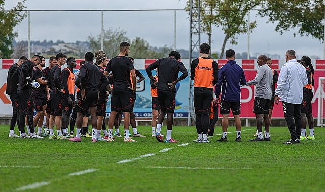 Samsunspor'da Varşova Mesaisi! Zeki Yavru'dan Açıklama… VİDEOLU
